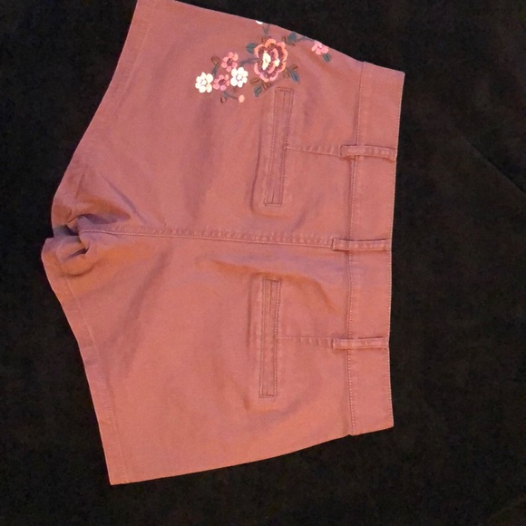 Express Mid Rise Floral Shortie - Picture 2 of 2